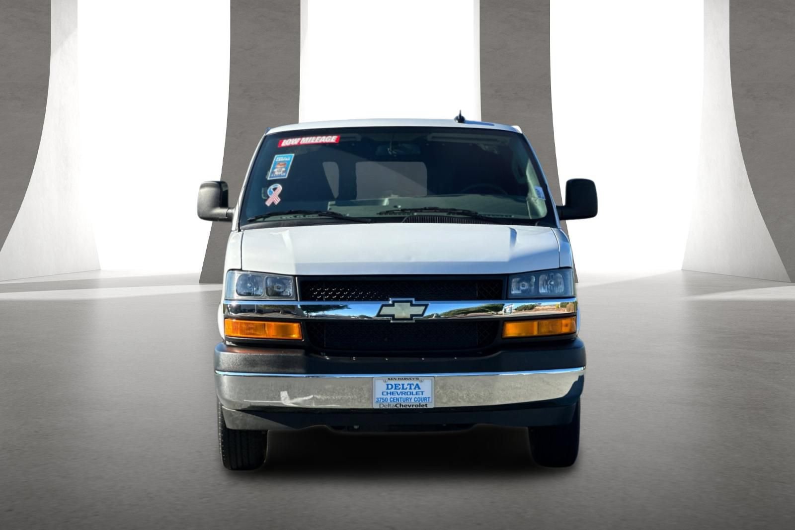 Used 2025 Chevrolet Express 2500 w/ Driver Convenience Package RWD image 9