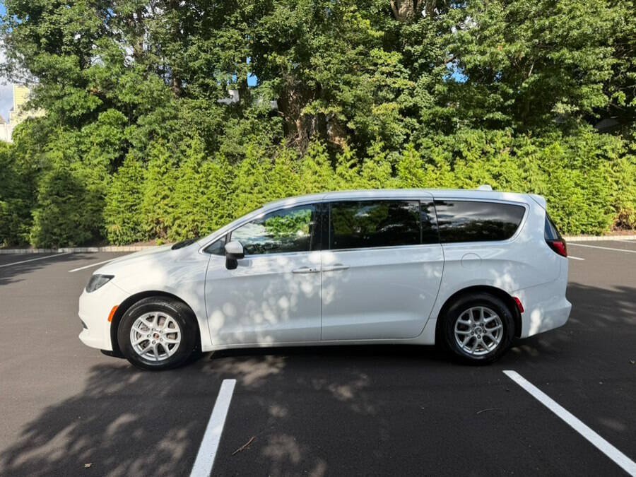 Used 2020 Chrysler Voyager LX FWD image 5
