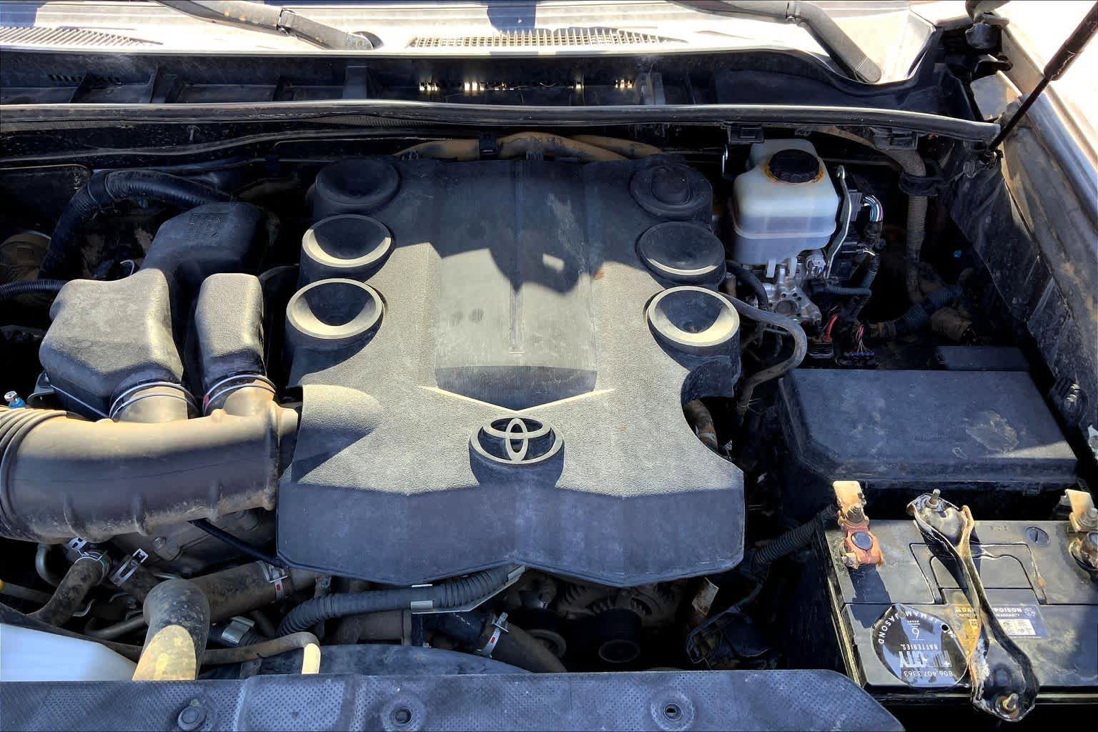 Used 2015 Toyota 4Runner SR5 AWD/4WD image 32