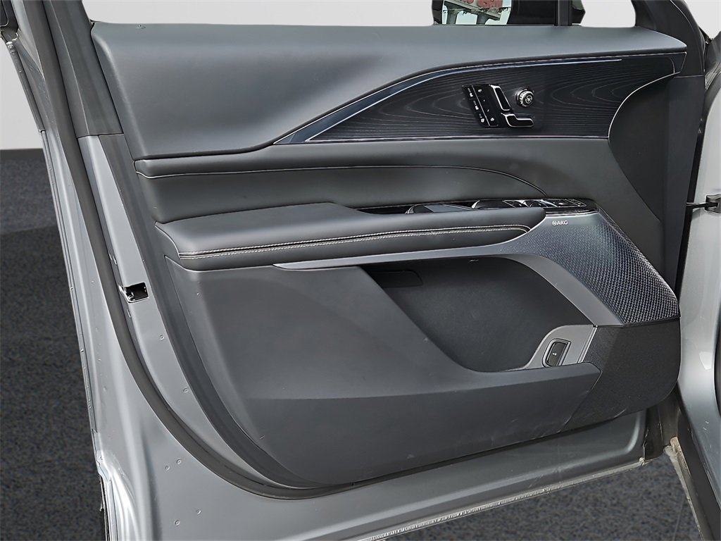 New 2024 Cadillac Lyriq Luxury image 19