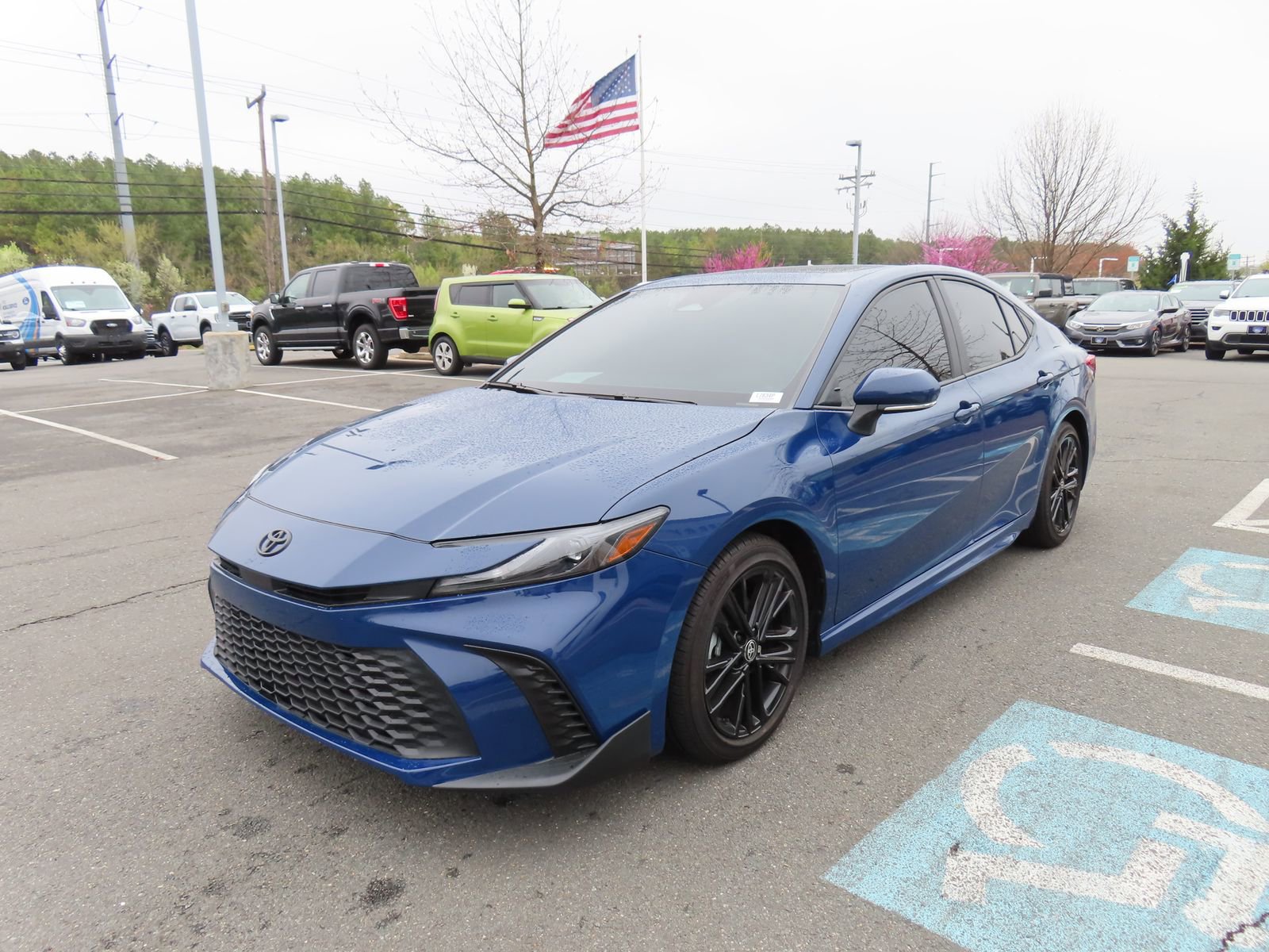 Used 2025 Toyota Camry SE w/ Multimedia Upgrade Package image 3