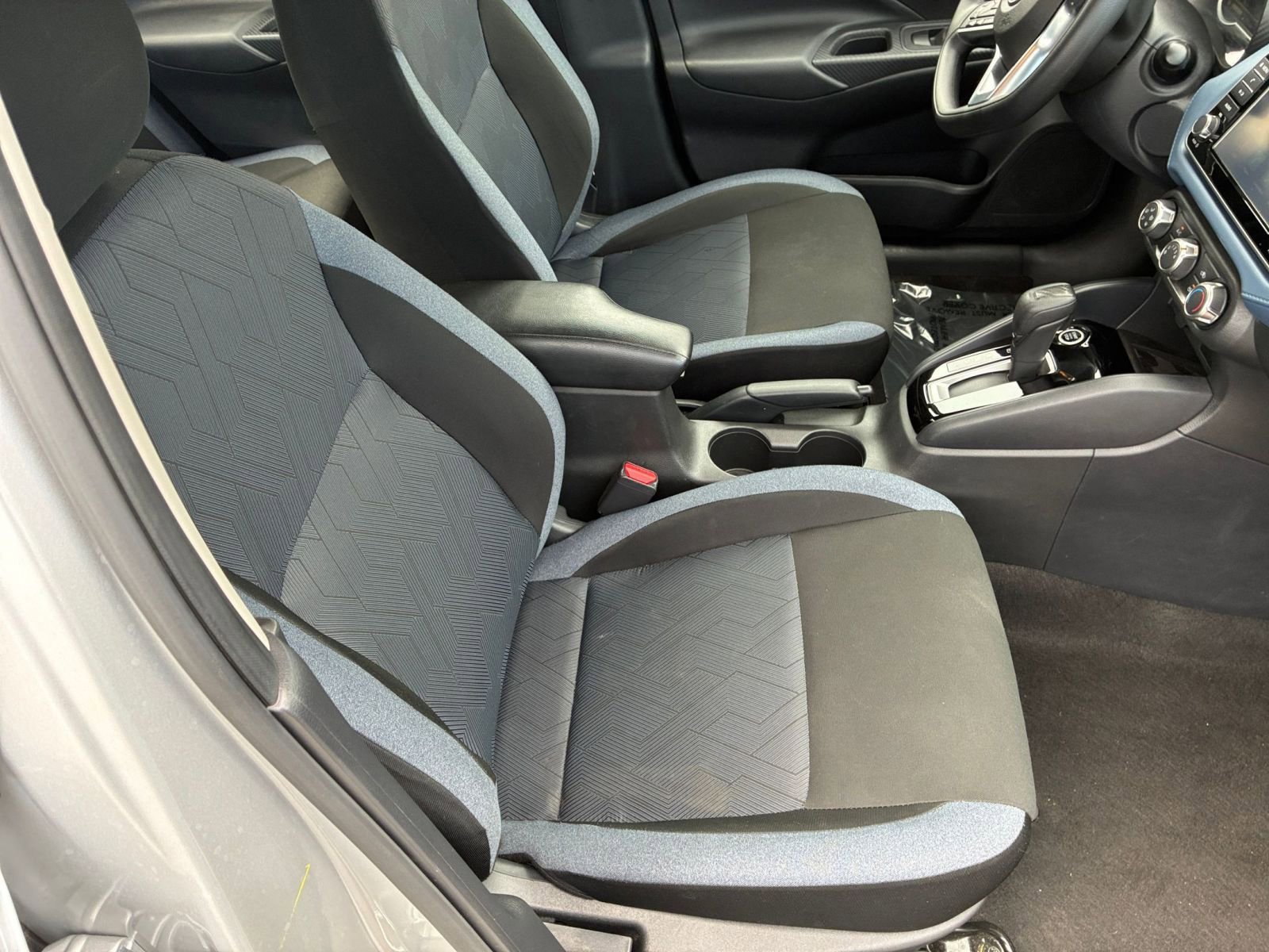 Used 2025 Nissan Versa SV FWD image 34