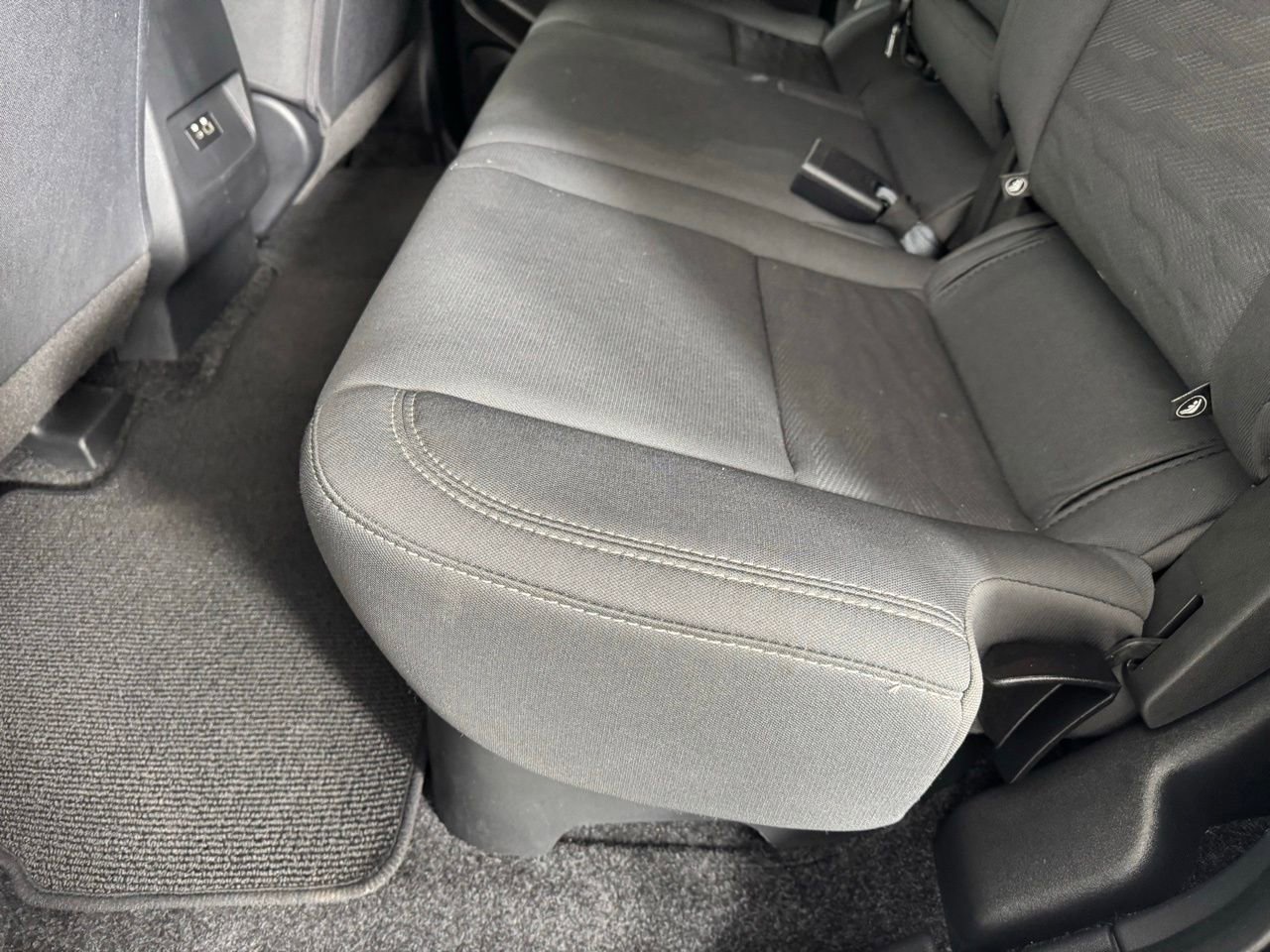 Used 2024 Nissan Frontier SV image 25