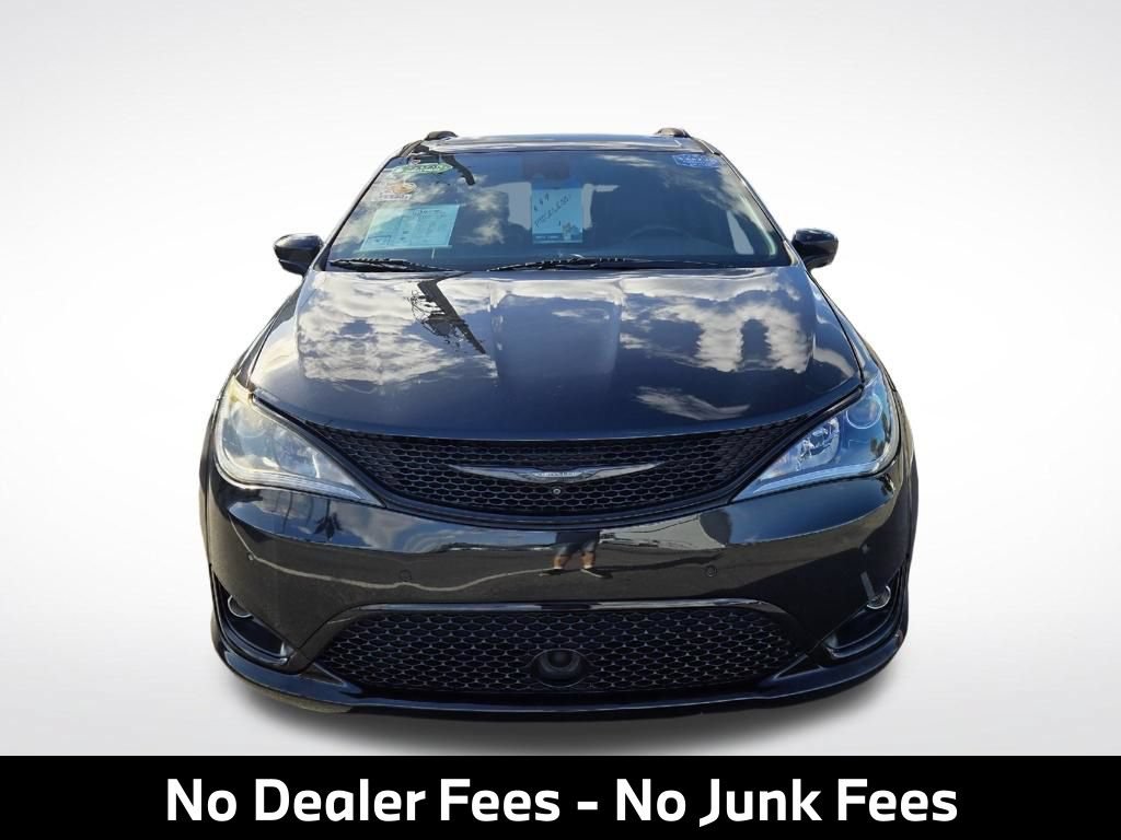 Used 2019 Chrysler Pacifica Touring-L Plus w/ Advanced Safetytec Group FWD image 2