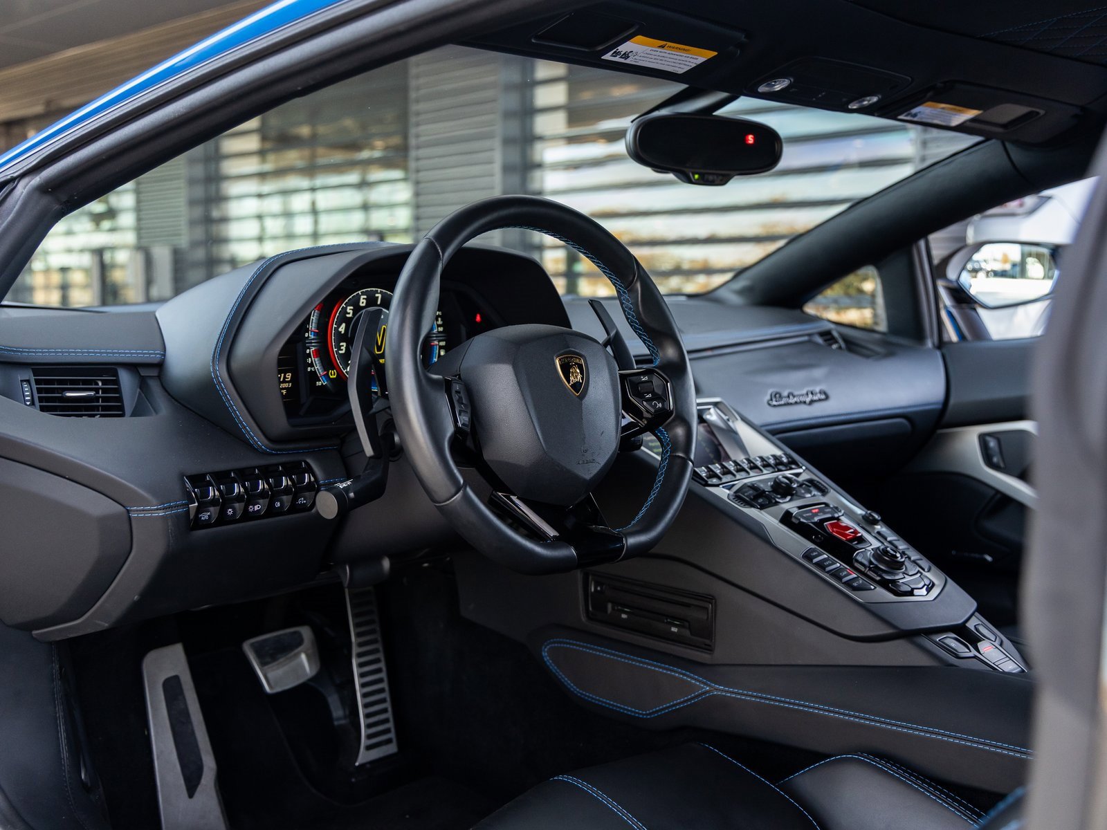 Used 2018 Lamborghini Aventador S image 32