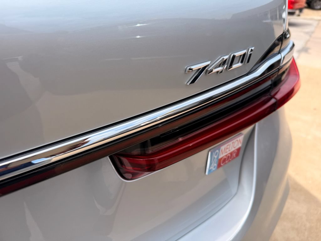 Used 2020 BMW 740i w/ M Sport Package RWD image 20