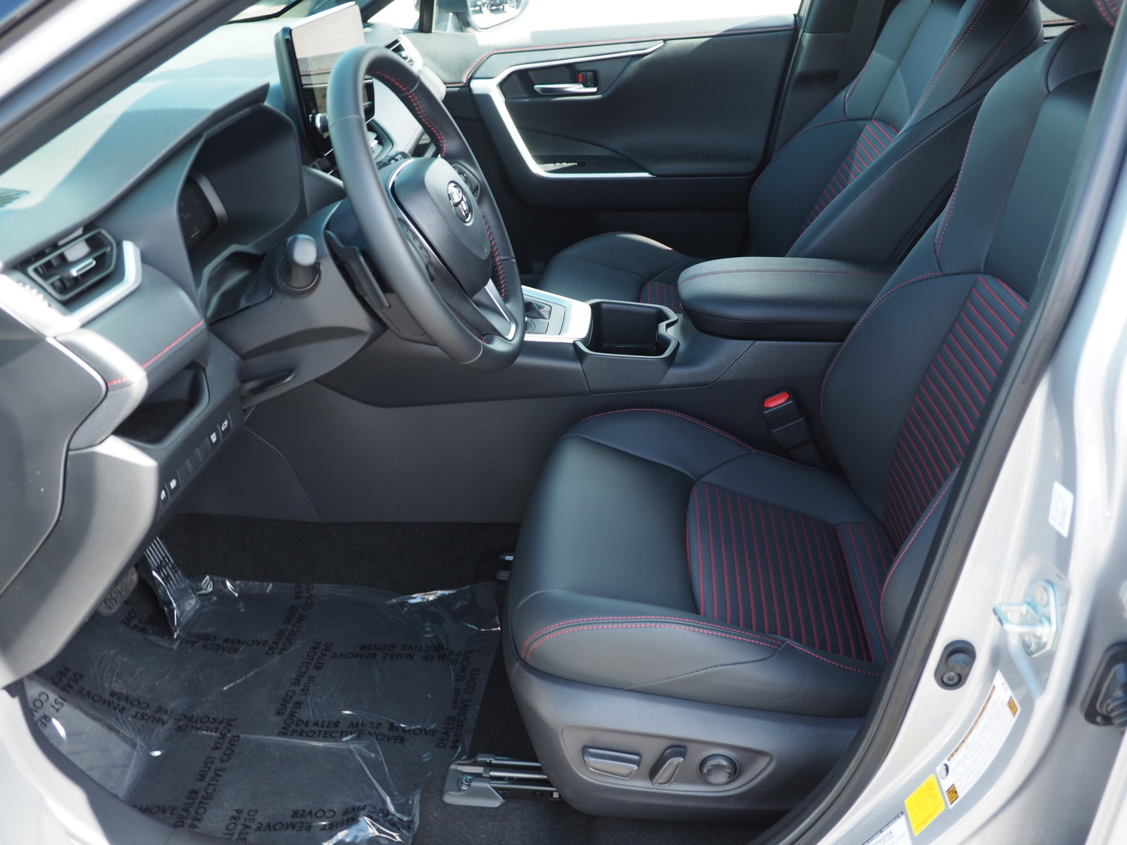 Used 2025 Toyota RAV4 XSE image 13