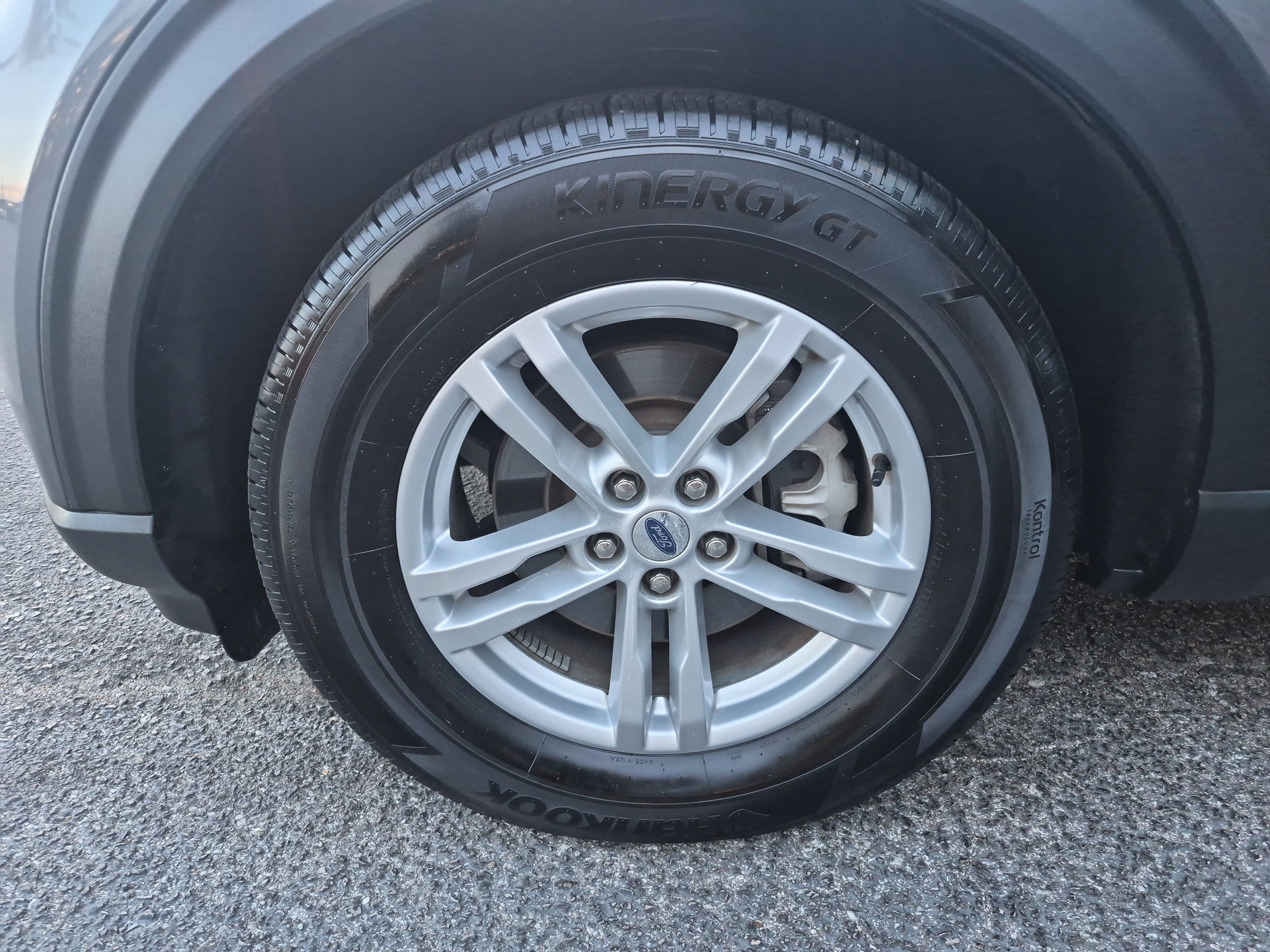 Used 2024 Ford Explorer XLT image 7