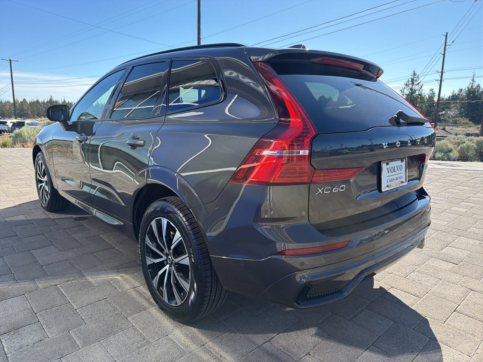 Used 2025 Volvo XC60 B5 Plus AWD/4WD image 5