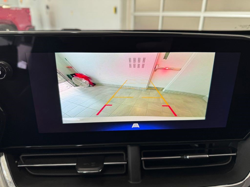 Certified 2025 Chevrolet Trax LT w/ LT Convenience Package image 15