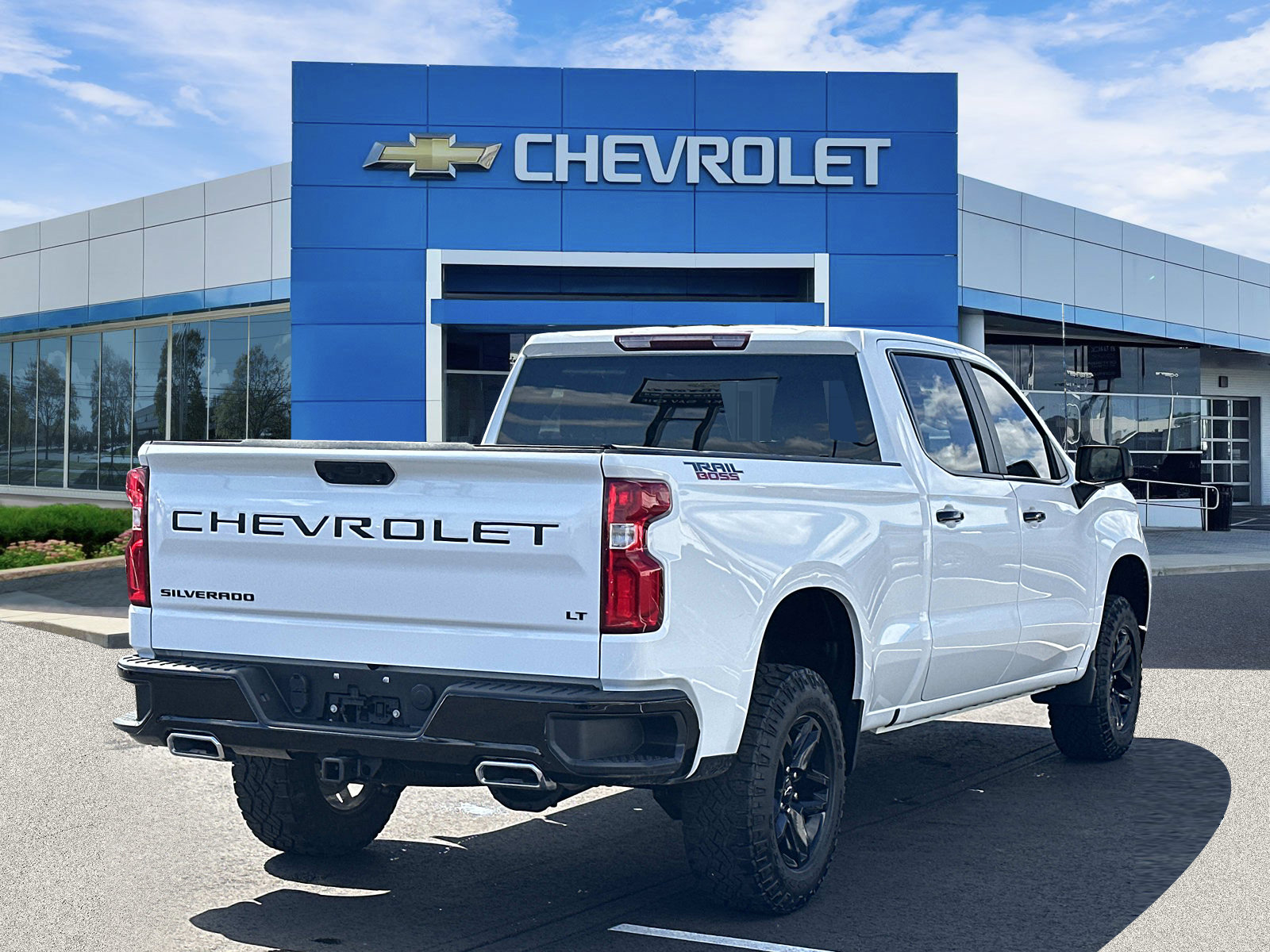 Certified 2023 Chevrolet Silverado 1500 LT Trail Boss w/ LPO, Dark Essentials Package AWD/4WD image 4