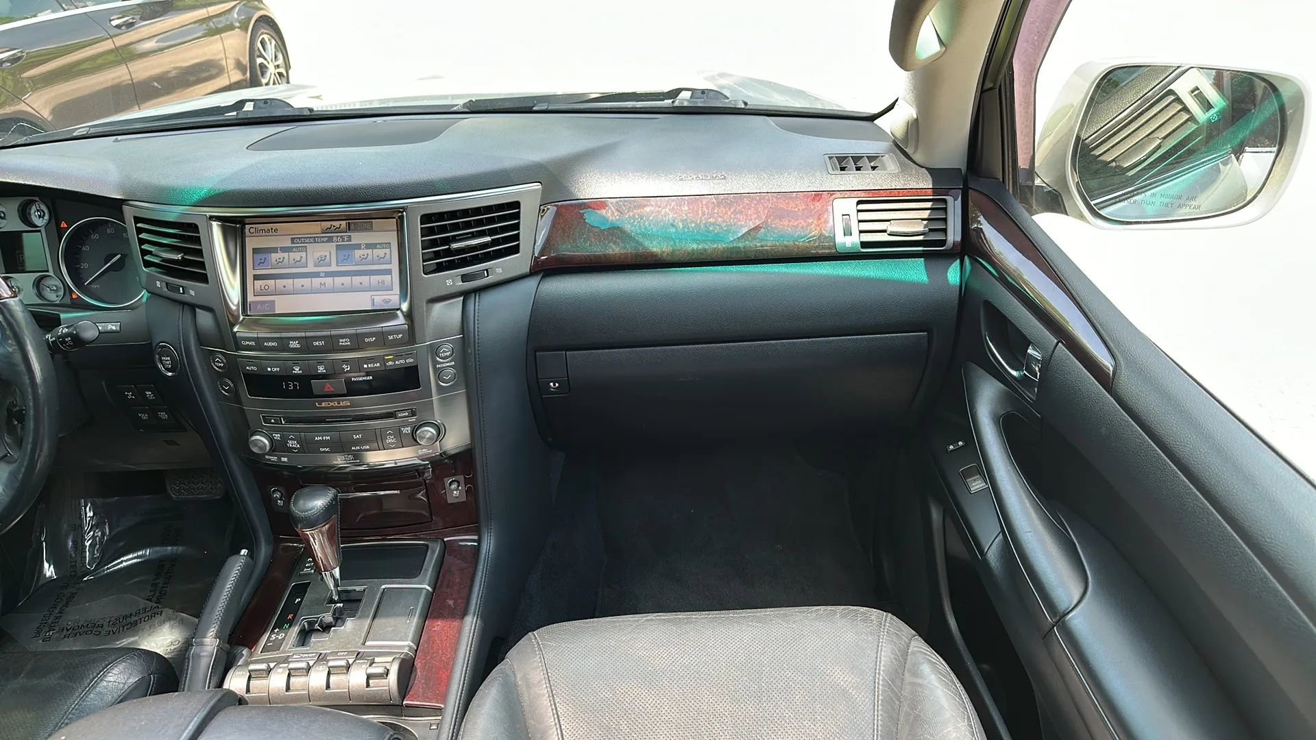 Used 2011 Lexus LX 570 4WD w/ Luxury Pkg image 27