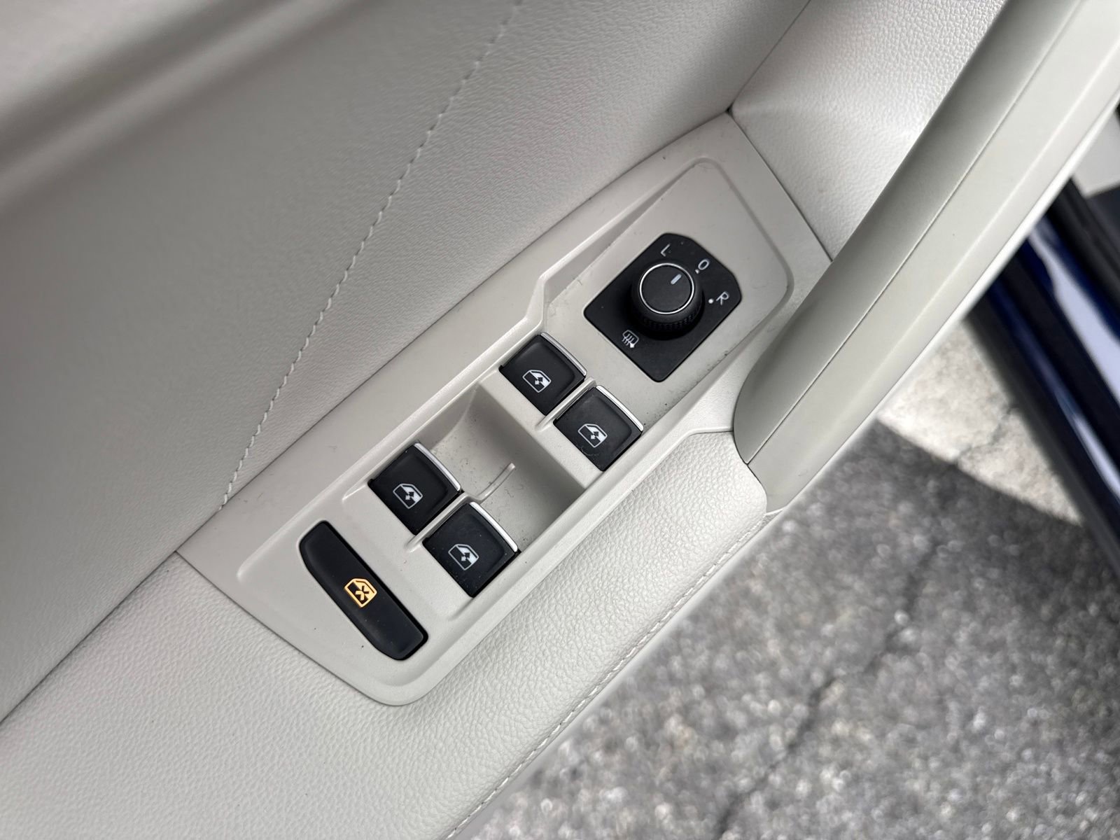 Certified 2023 Volkswagen Tiguan SE image 12