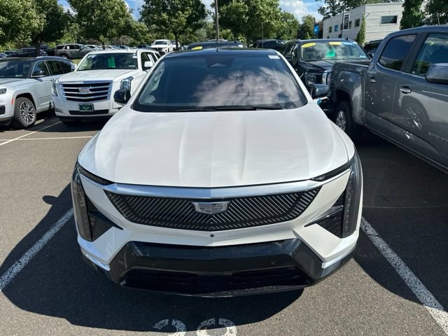 Certified 2025 Cadillac Optiq Luxury 2 w/ LPO, Floor Liner Package AWD/4WD image 2