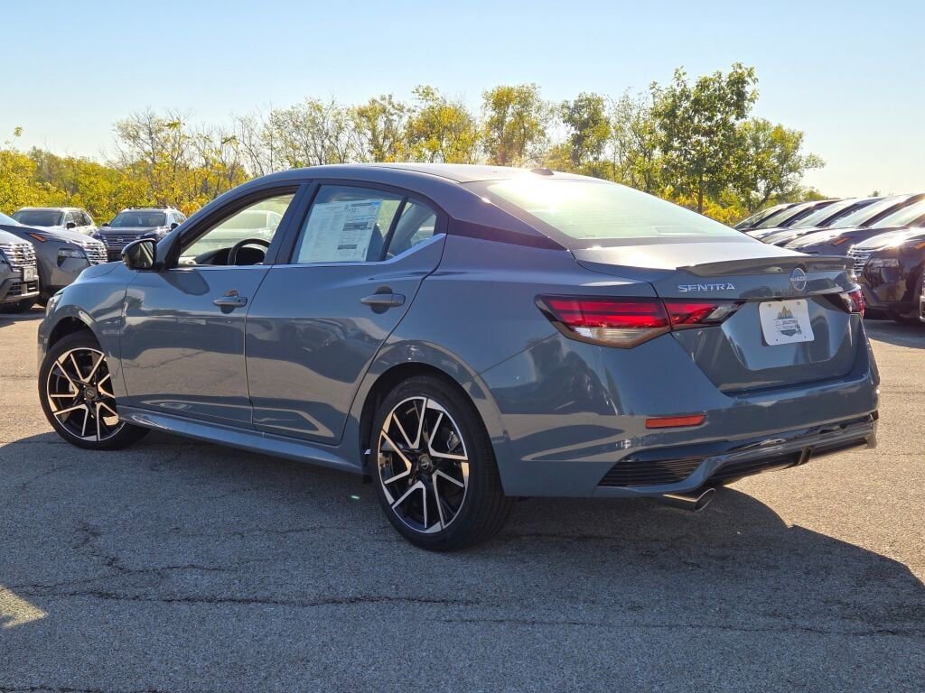 Used 2025 Nissan Sentra SR w/ SR Premium Package image 7