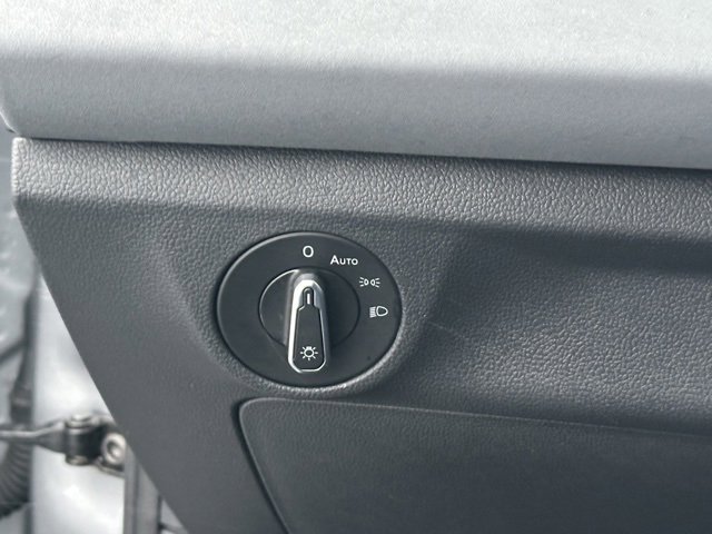 Certified 2025 Volkswagen Jetta SE image 18