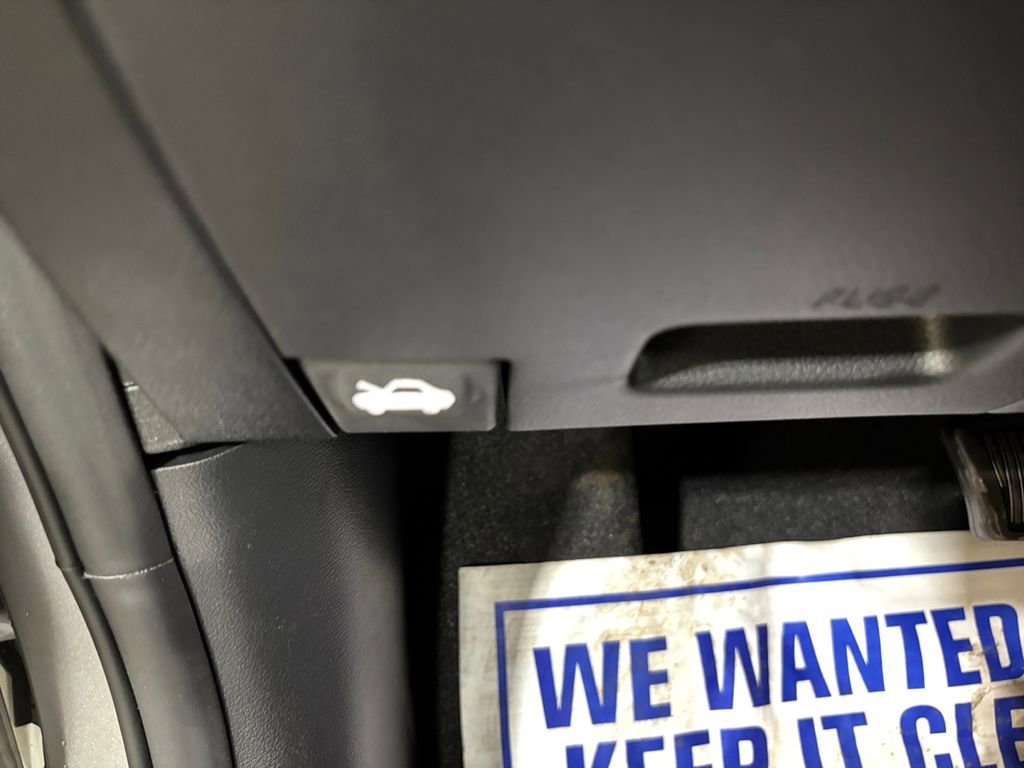 New 2025 Hyundai Venue SEL image 40