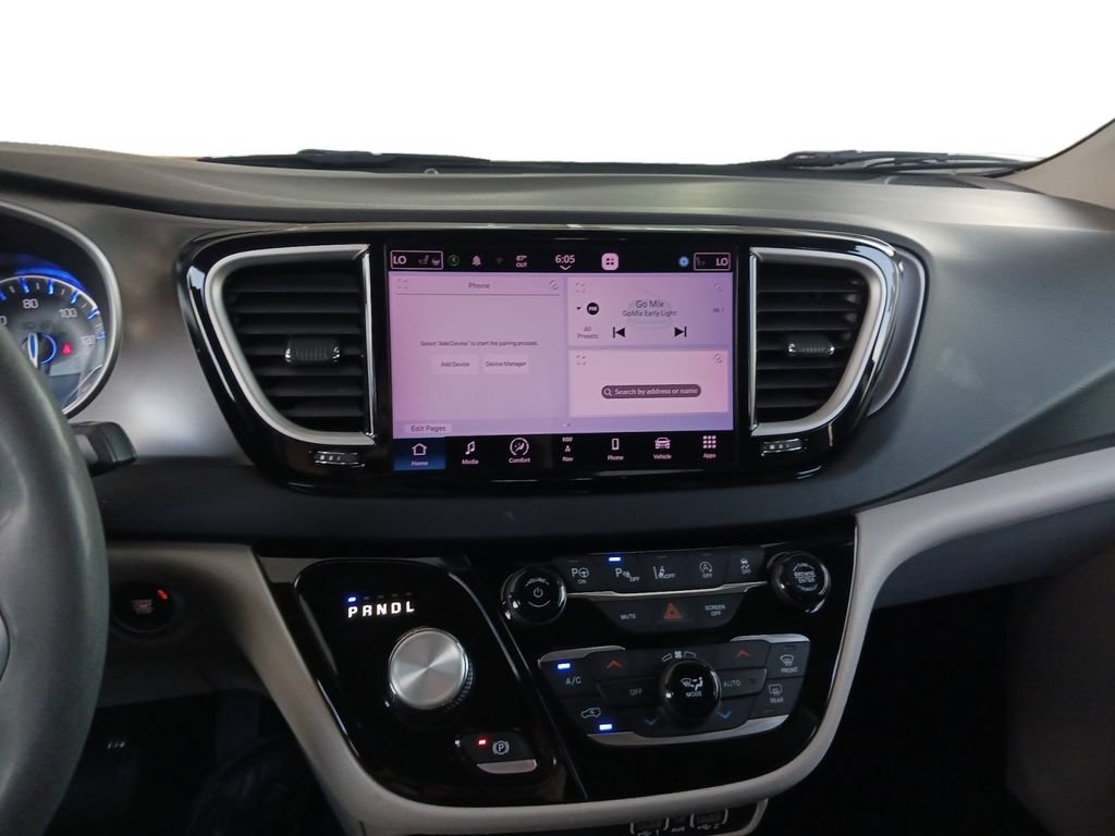 Used 2022 Chrysler Pacifica Touring-L w/ Uconnect Theater Family Group FWD image 12