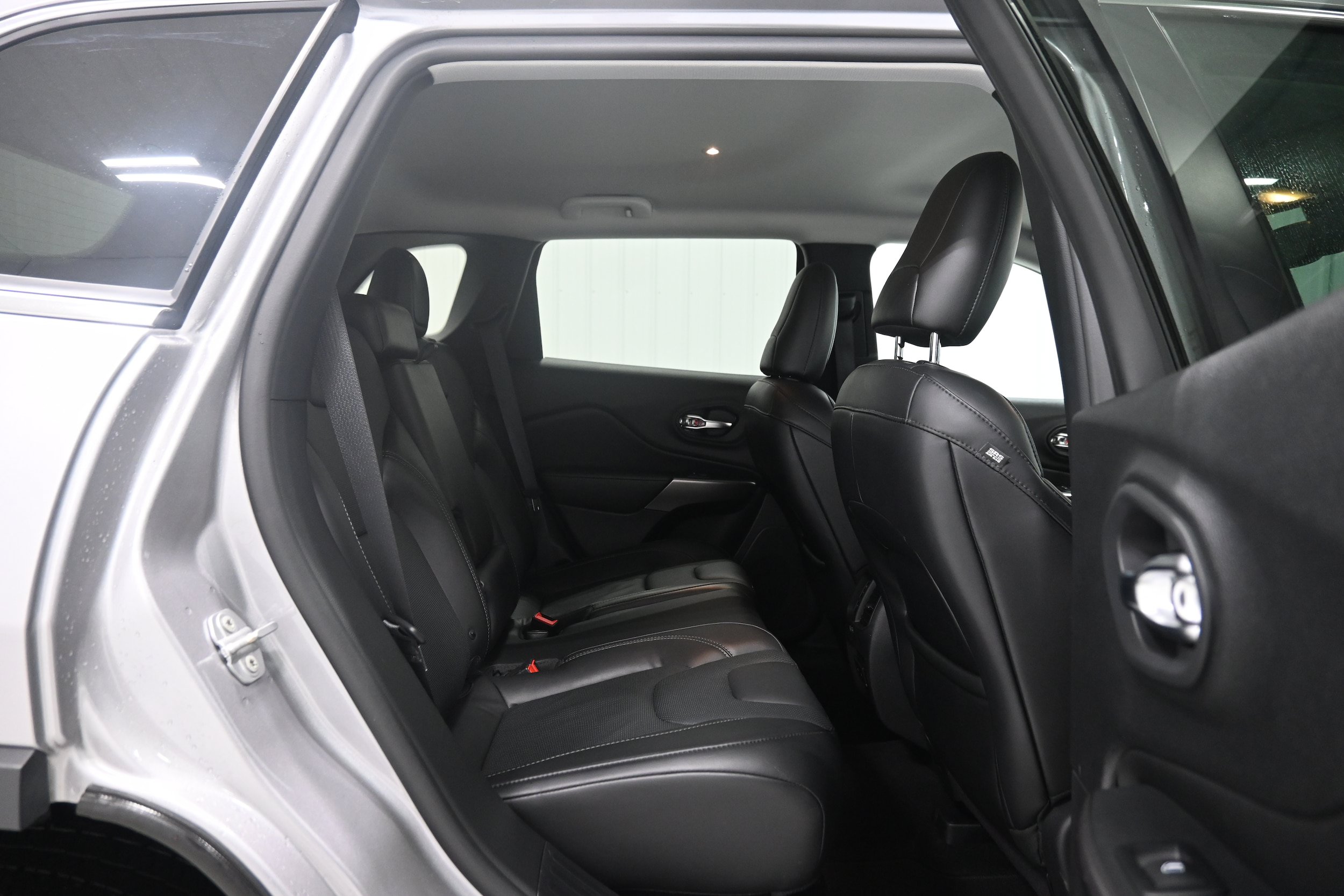 Used 2019 Jeep Cherokee Limited w/ Trailer Tow Group AWD/4WD image 29