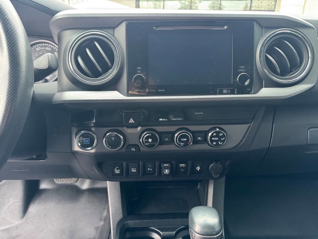 Used 2018 Toyota Tacoma TRD Off-Road w/ Technology Package image 8