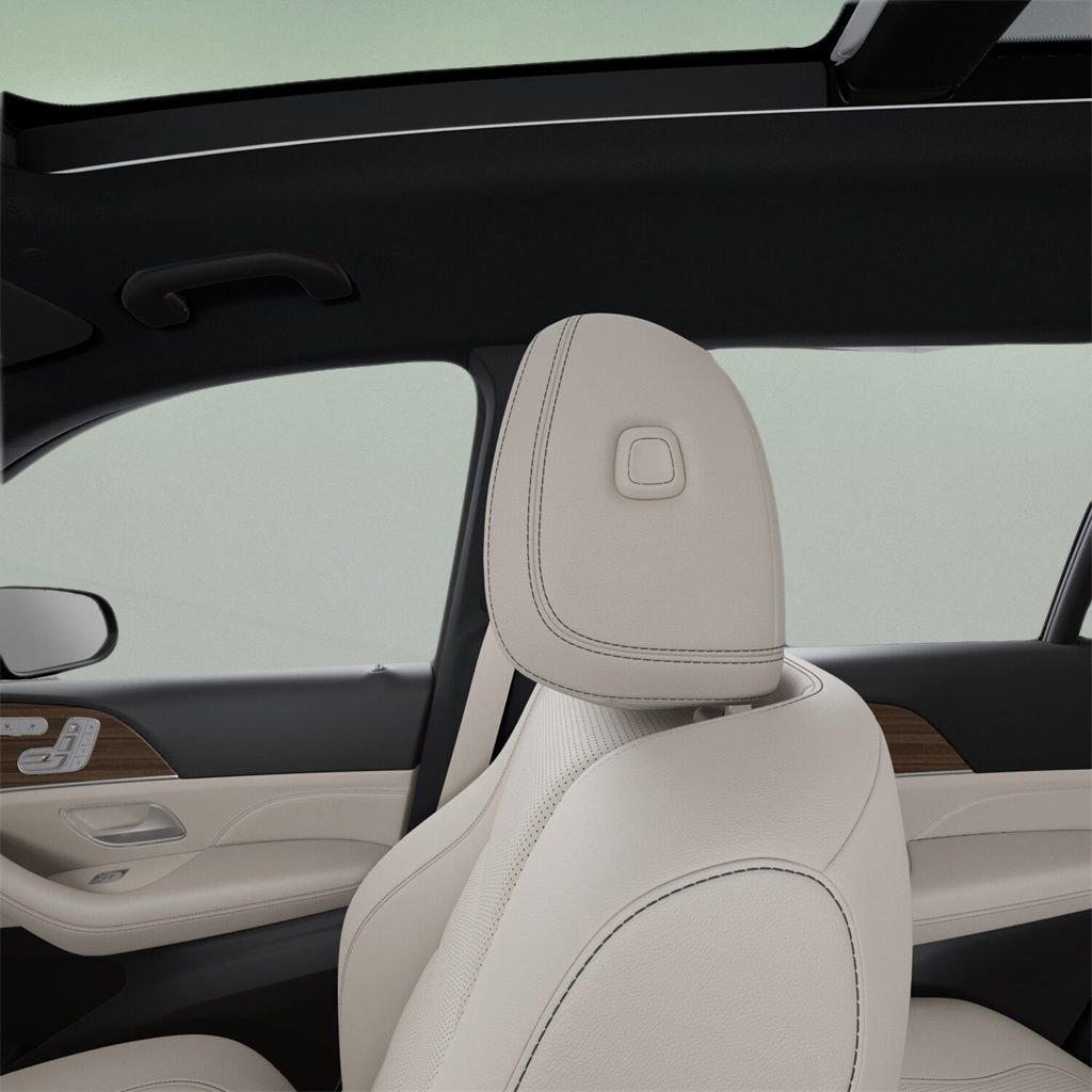 Used 2025 Mercedes-Benz GLS 450 4MATIC image 45