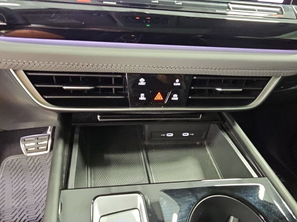Used 2024 Volkswagen Atlas Peak Edition SEL AWD/4WD image 19