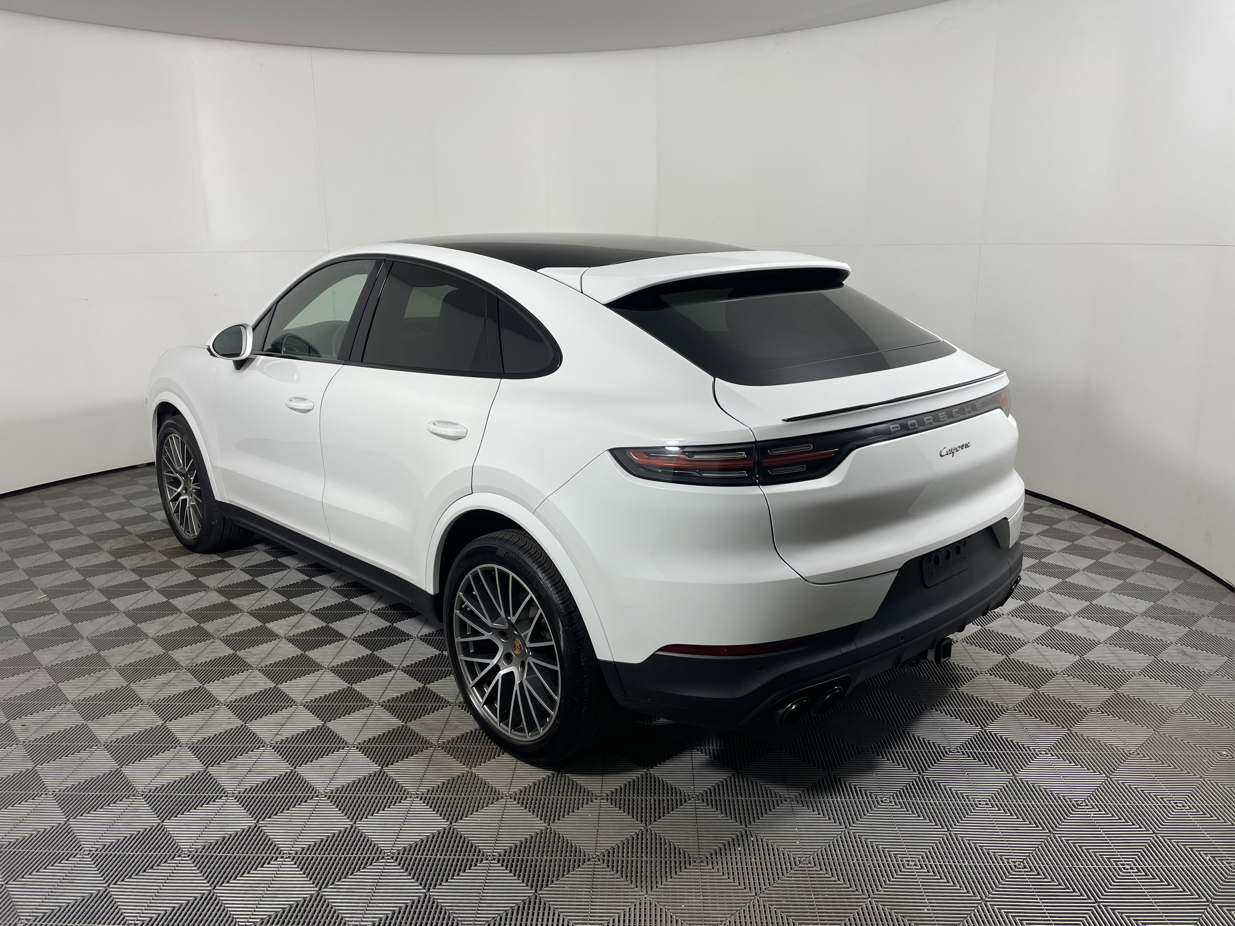 Certified 2023 Porsche Cayenne Platinum Edition AWD/4WD image 3