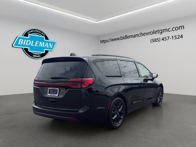 Used 2025 Chrysler Pacifica Limited FWD image 8