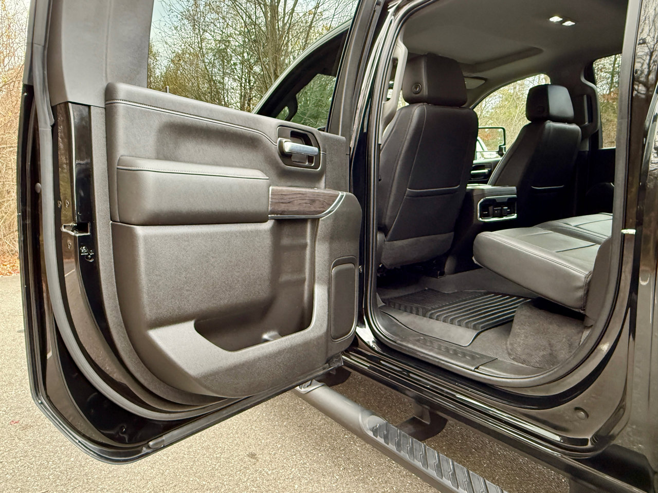 Used 2022 Chevrolet Silverado 2500 LTZ w/ LTZ Plus Package image 23