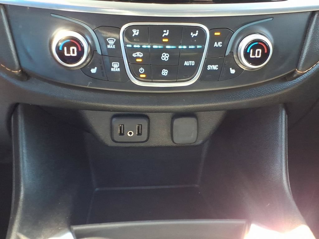 Used 2019 Chevrolet Traverse LT FWD image 18
