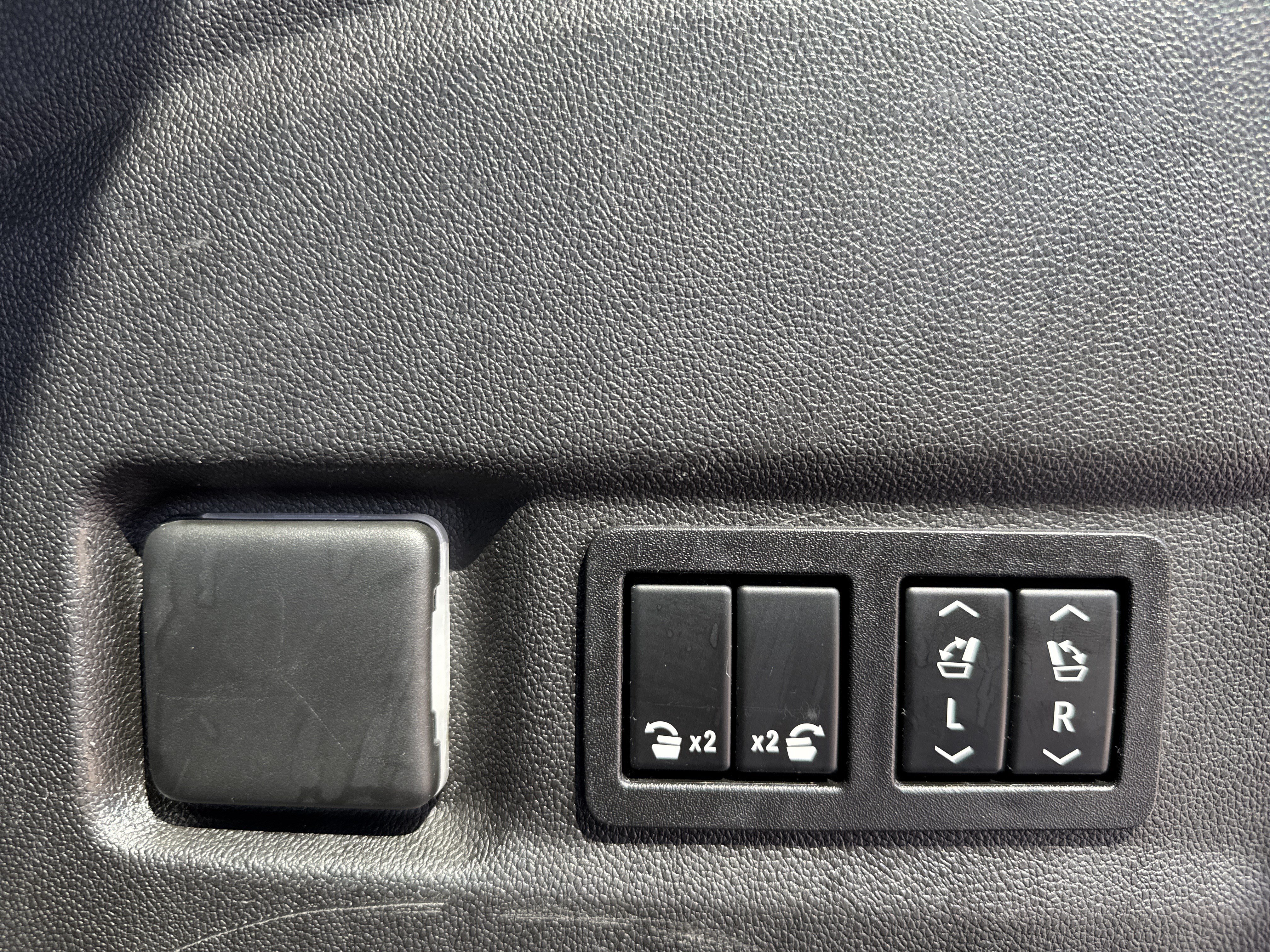 Used 2021 Chevrolet Suburban RST w/ Luxury Package AWD/4WD image 39