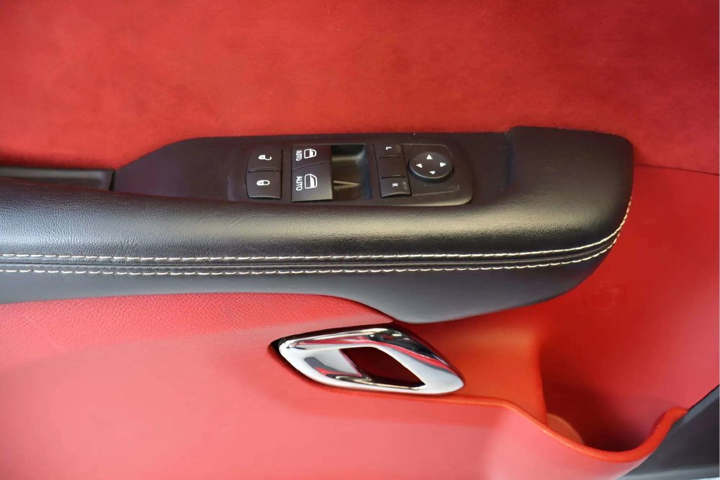 Used 2015 Dodge Challenger SRT Hellcat RWD image 15