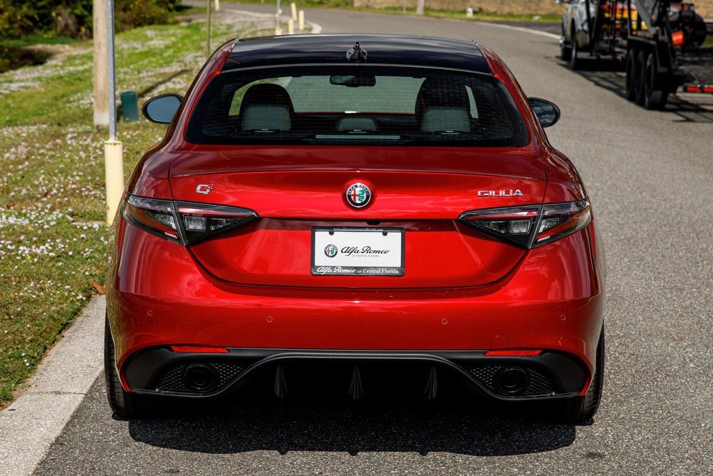 New 2025 Alfa Romeo Giulia AWD w/ Driving Assist Package image 4