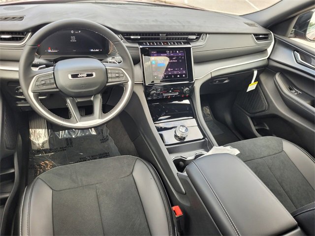 New 2025 Jeep Grand Cherokee Altitude image 10