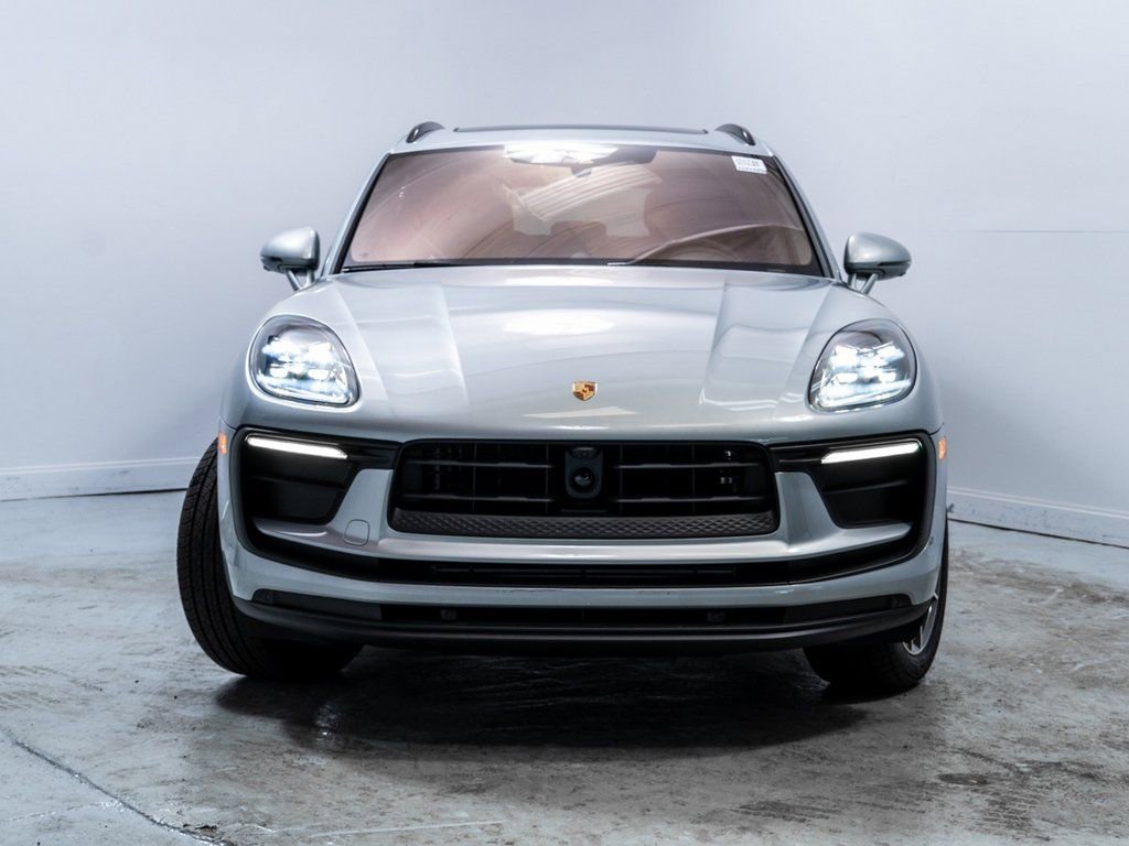 Used 2025 Porsche Macan image 10