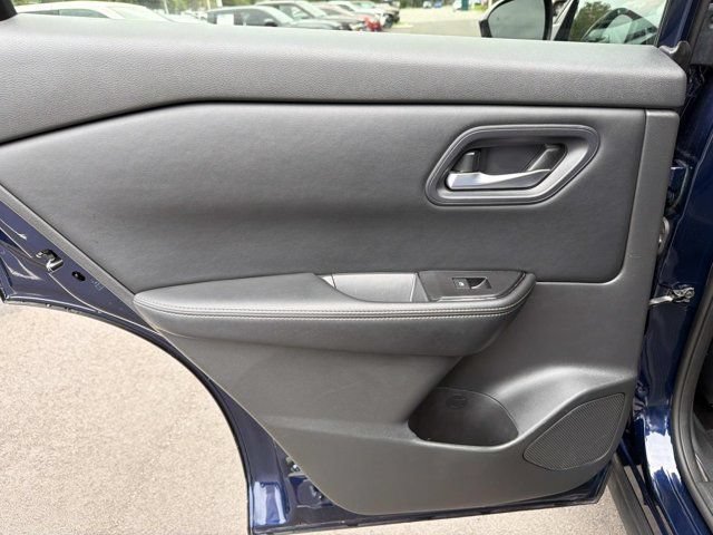 Used 2024 Nissan Rogue SV AWD/4WD image 13