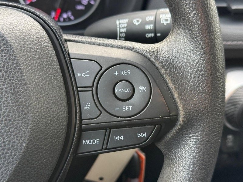 Used 2020 Toyota RAV4 LE w/ Carpet Mat Package image 21