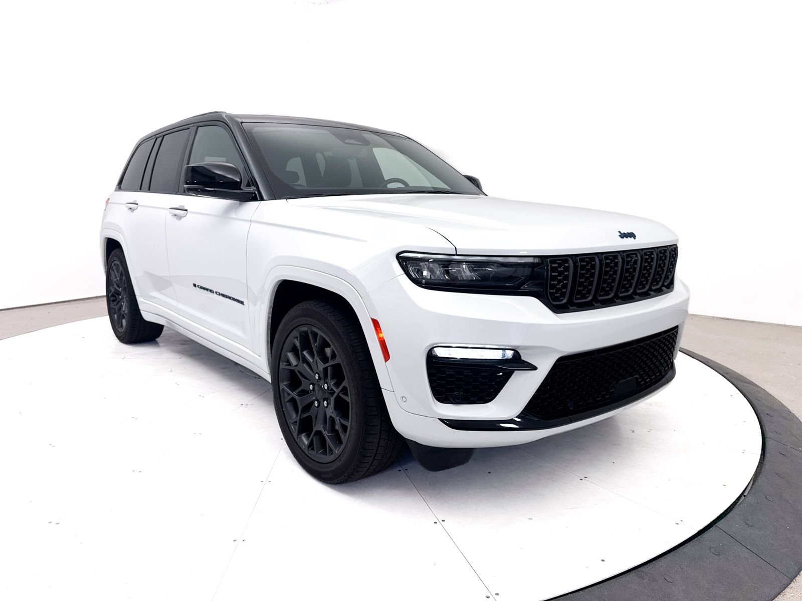 Used 2023 Jeep Grand Cherokee Summit AWD/4WD image 14