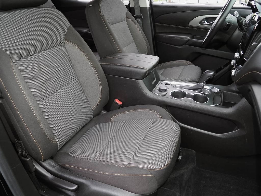 Used 2020 Chevrolet Traverse LT FWD image 18