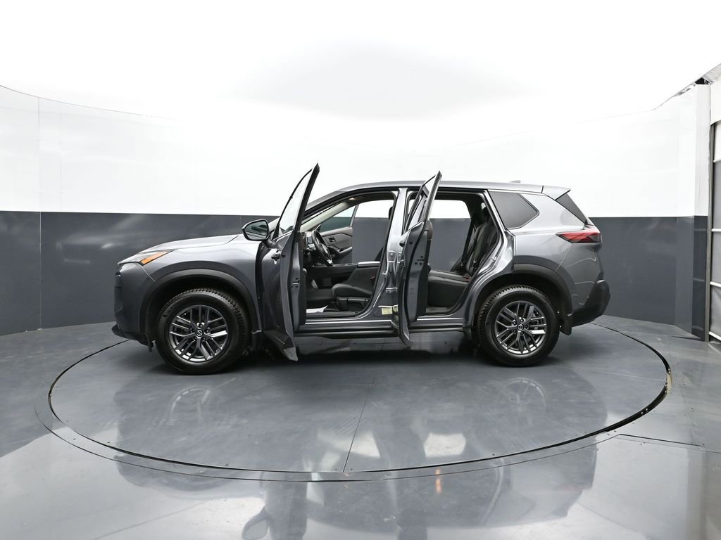 Used 2021 Nissan Rogue S AWD/4WD image 32