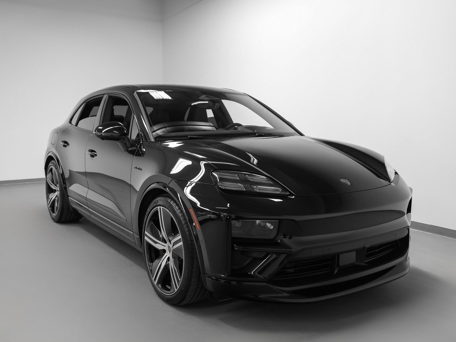 New 2025 Porsche Macan Turbo Electric AWD/4WD image 10