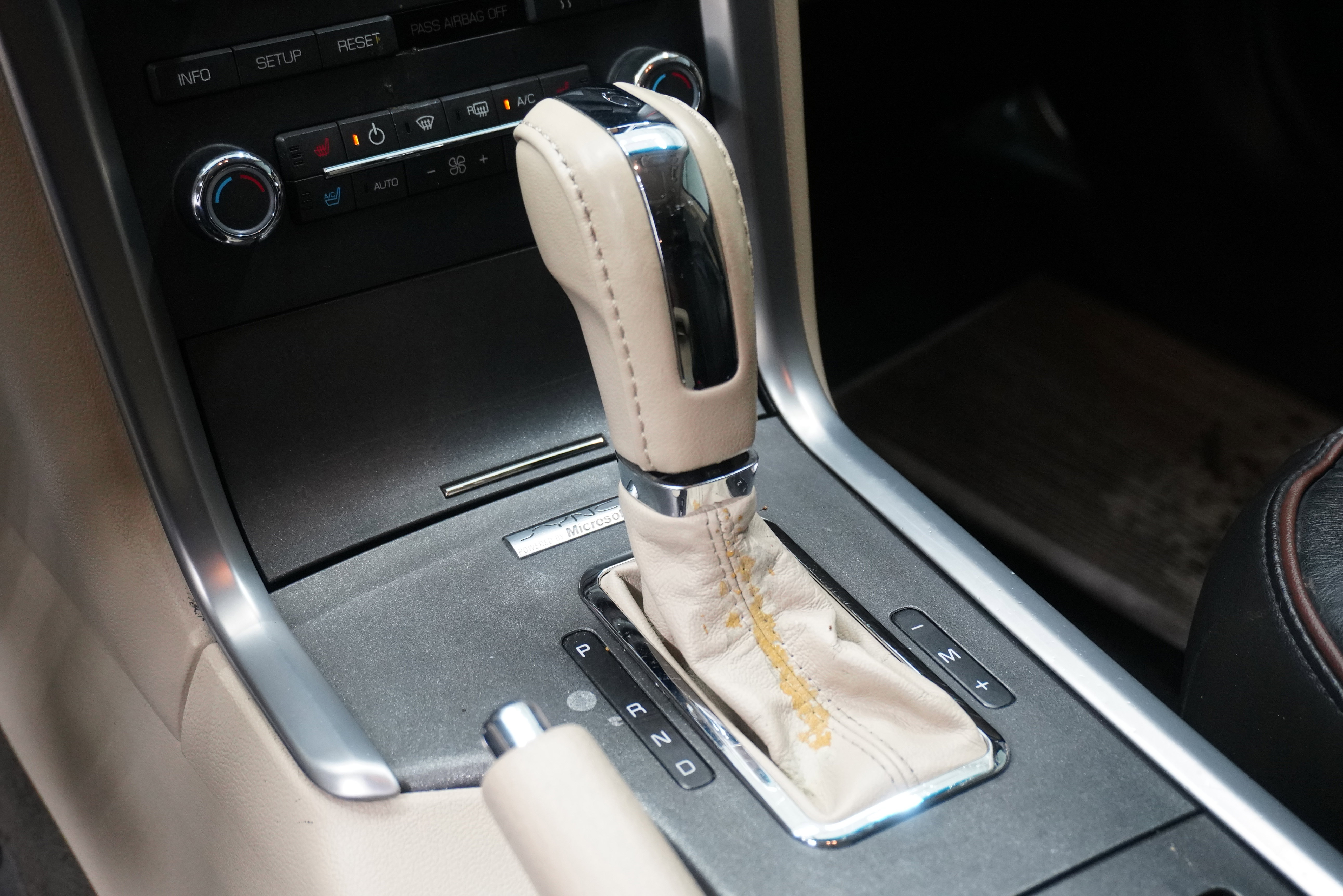 Used 2010 Lincoln MKZ image 22