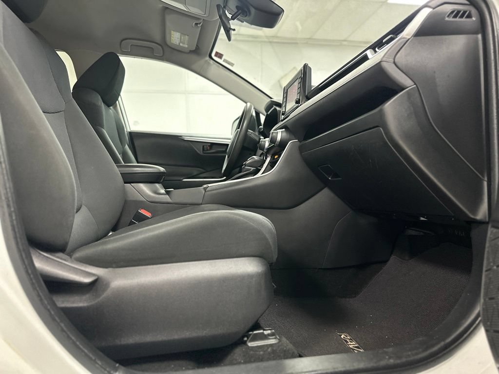 Used 2020 Toyota RAV4 LE w/ Carpet Mat Package AWD/4WD image 20