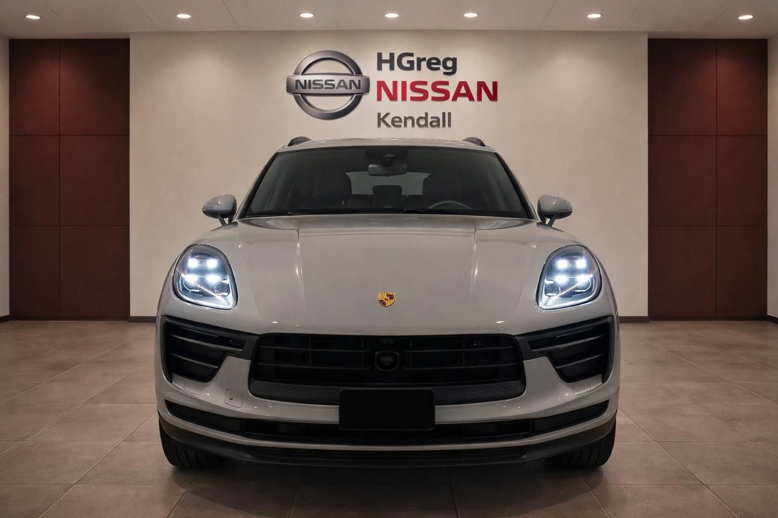 Used 2023 Porsche Macan AWD/4WD image 5