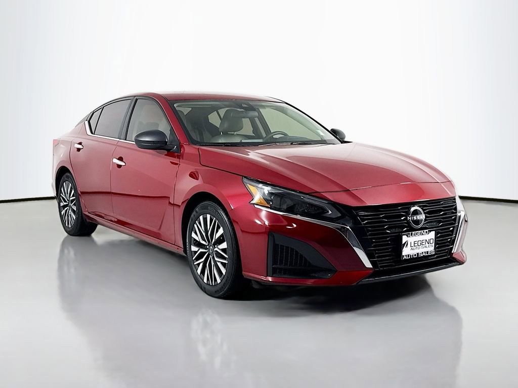 Used 2025 Nissan Altima 2.5 SV image 3