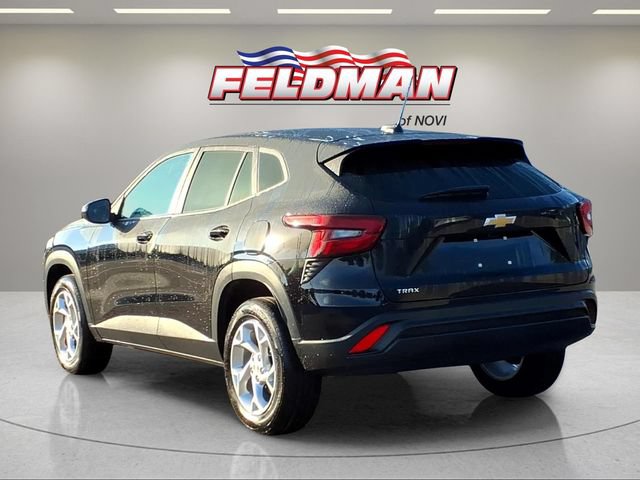 Used 2024 Chevrolet Trax LS w/ LS Convenience Package FWD image 3