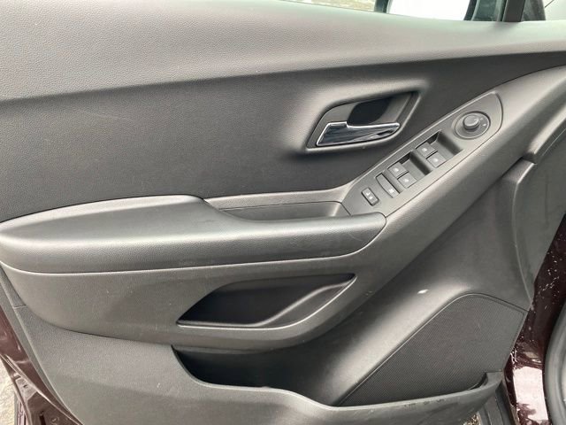 Certified 2022 Chevrolet Trax LT w/ LT Convenience Package image 14