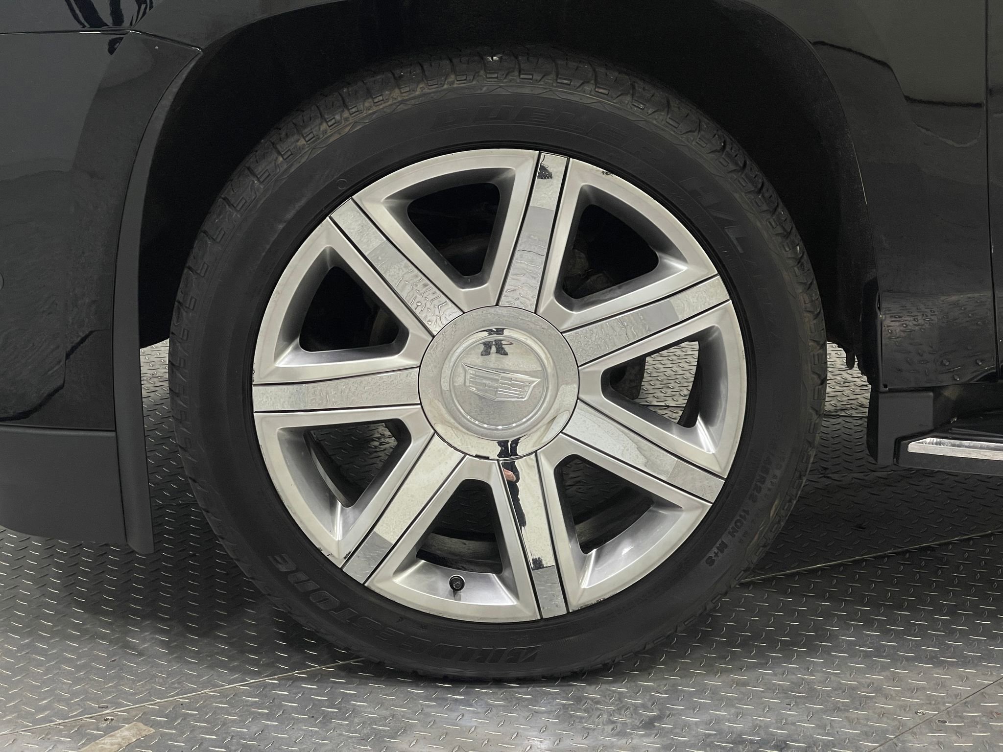 Used 2019 Cadillac Escalade ESV Luxury image 36