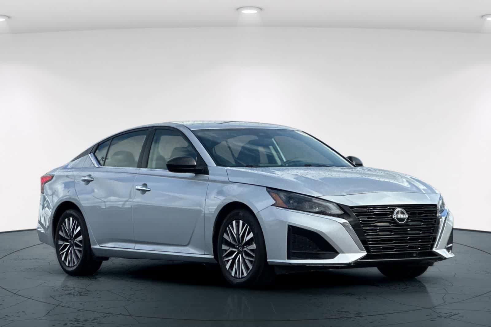 Used 2024 Nissan Altima 2.5 SV FWD image 5