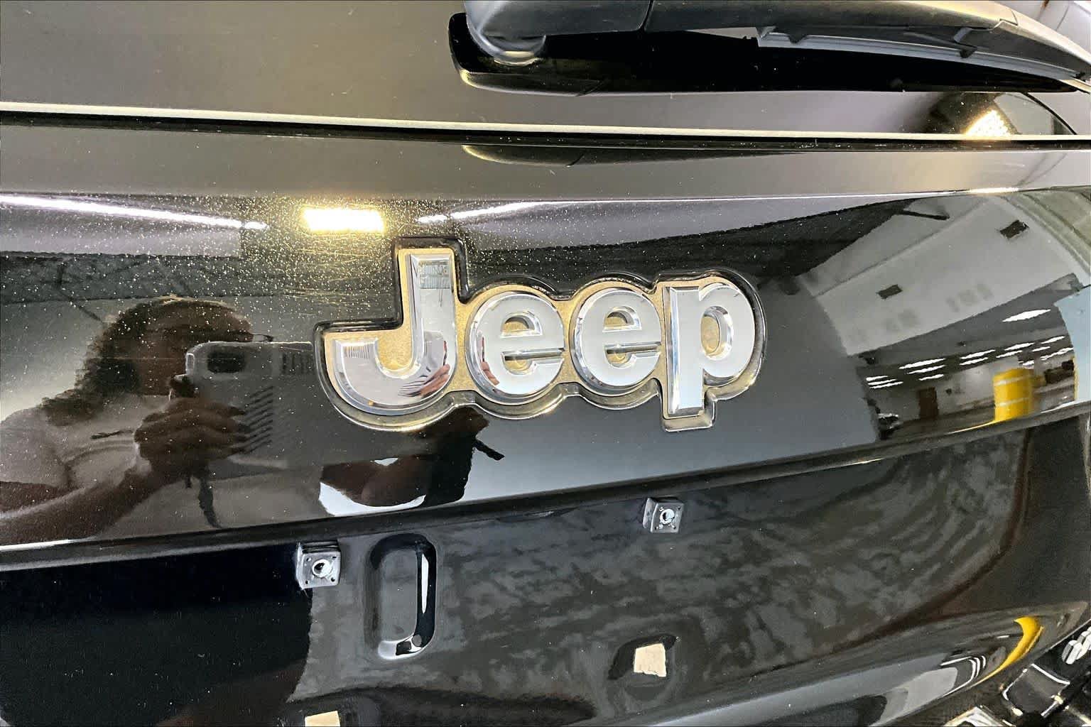 Used 2020 Jeep Grand Cherokee Limited AWD/4WD image 33